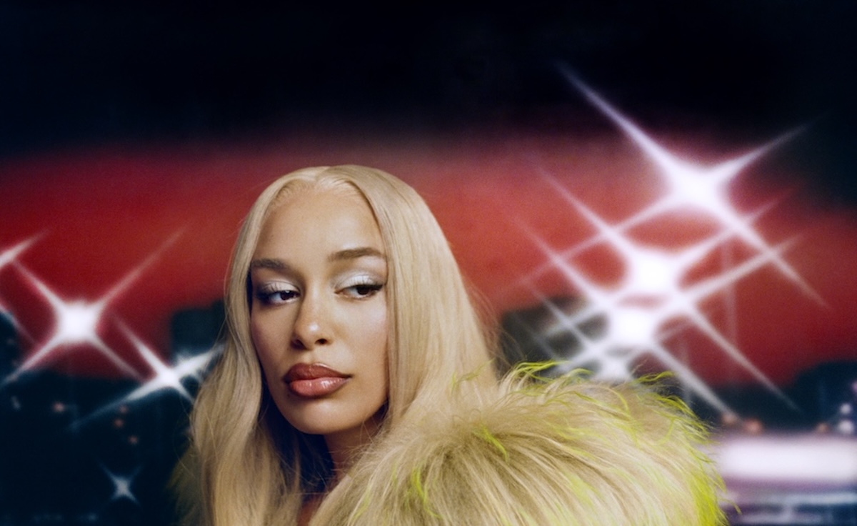 English singer Jorja Smith featuring blonde hair and a fur collar in a stylised press photo captured by Bolade Banjo.